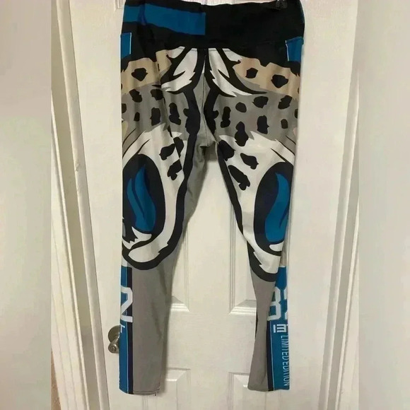 🐆🔥Jaguars women’s leggings size XL🐆🔥 - Picture 3 of 10